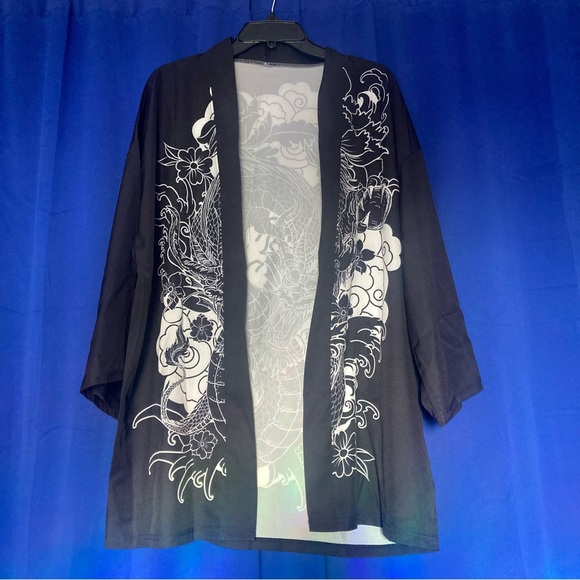 Japanese Dragon Haori 🖤🤍 - Picture 2 of 2